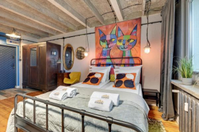 Cats & Crafts Loft by Downtown Apartments
